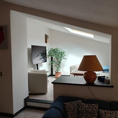 La Medievale 1 Guest House Pignone Bagian luar foto