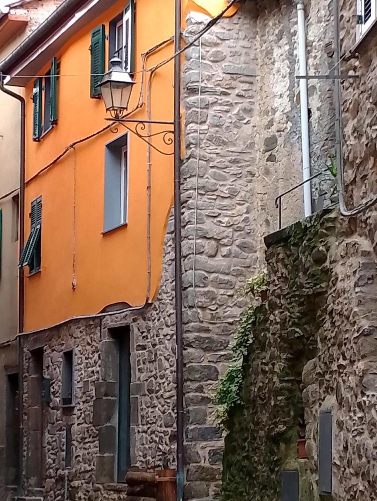 La Medievale 1 Guest House Pignone Bagian luar foto